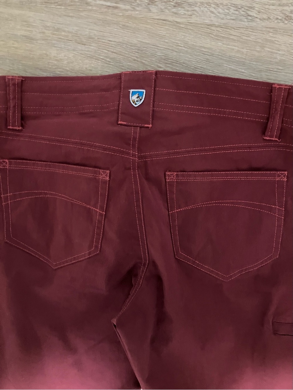 Kühl women’s burgundy size 6 SHORT - Picture 7 of 11